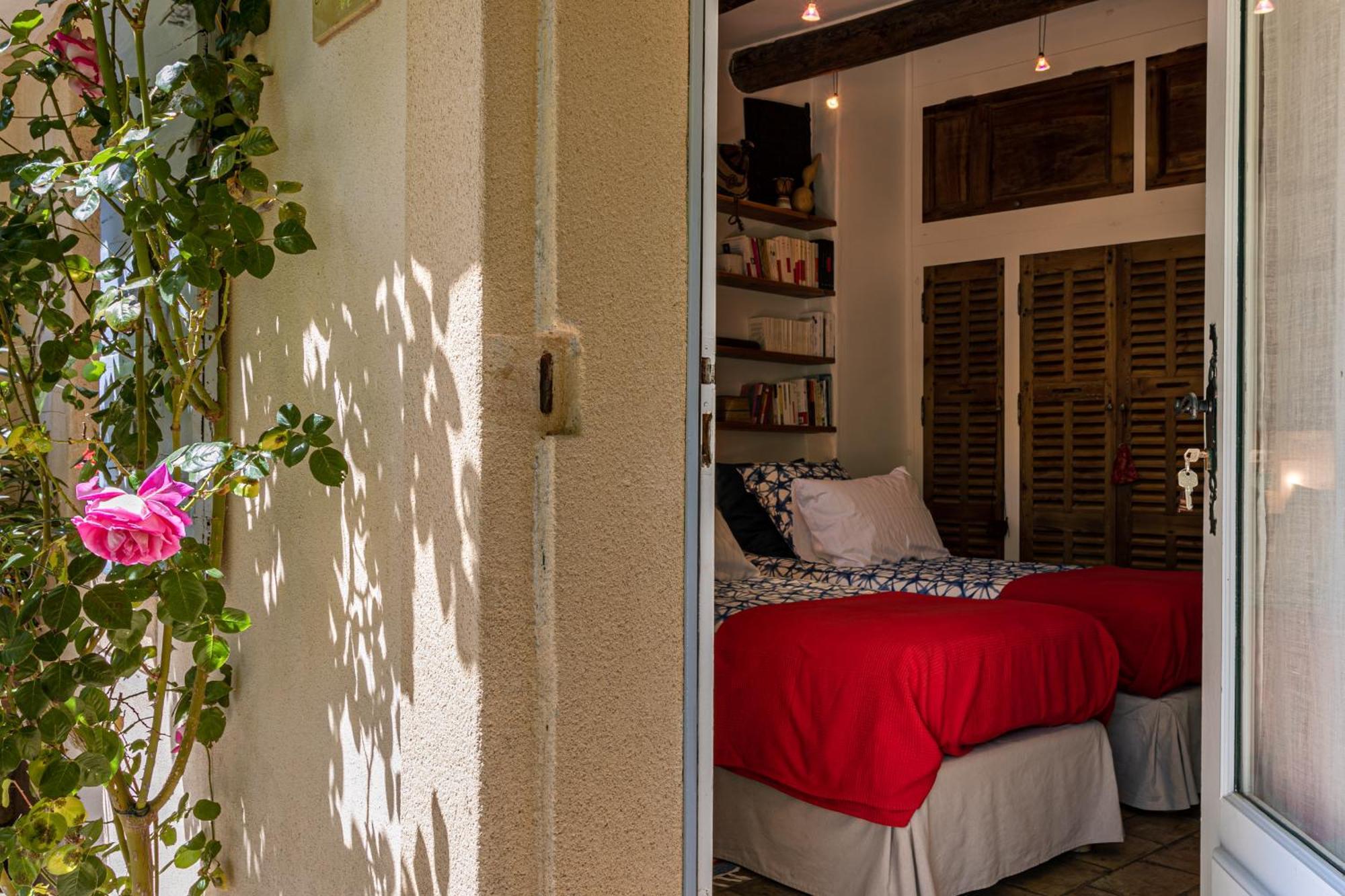 Chambres D'Hotes Domaine Des Machottes Grans Exterior photo