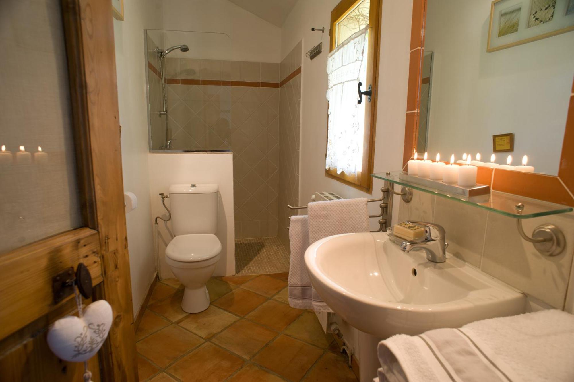 Chambres D'Hotes Domaine Des Machottes Grans Exterior photo