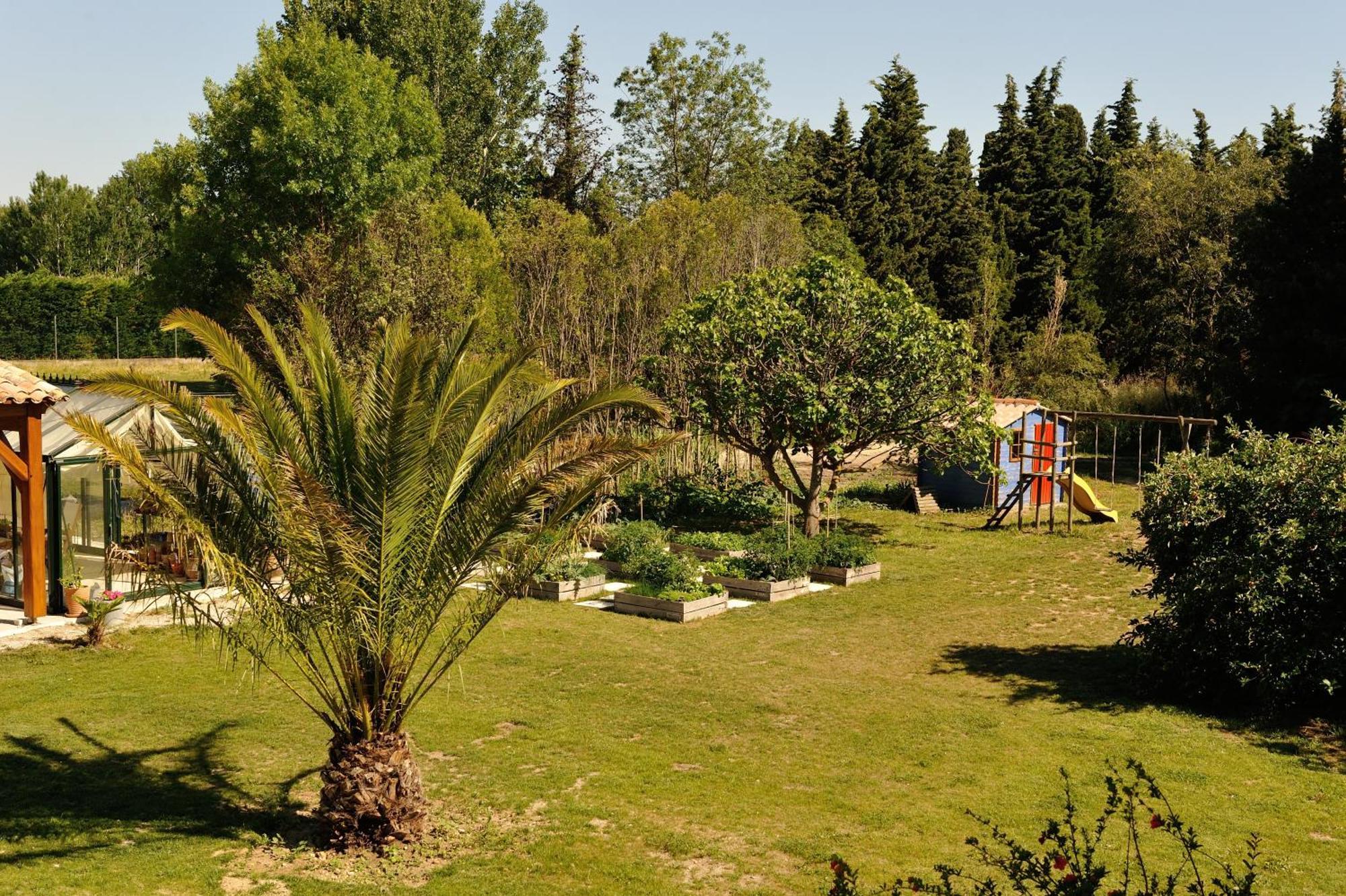 Chambres D'Hotes Domaine Des Machottes Grans Exterior photo