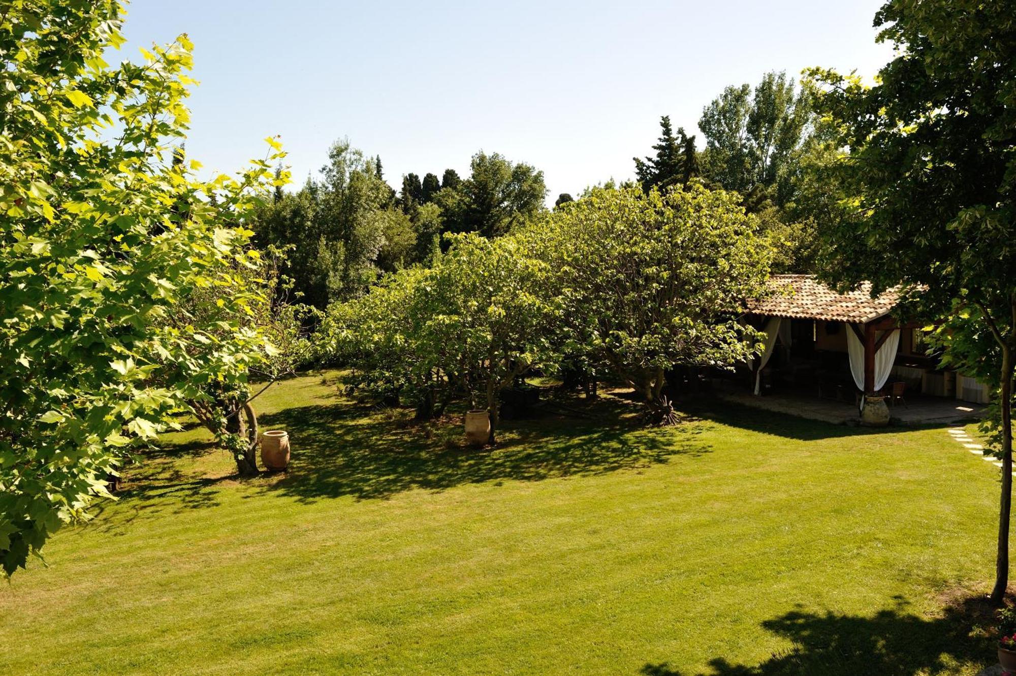 Chambres D'Hotes Domaine Des Machottes Grans Exterior photo