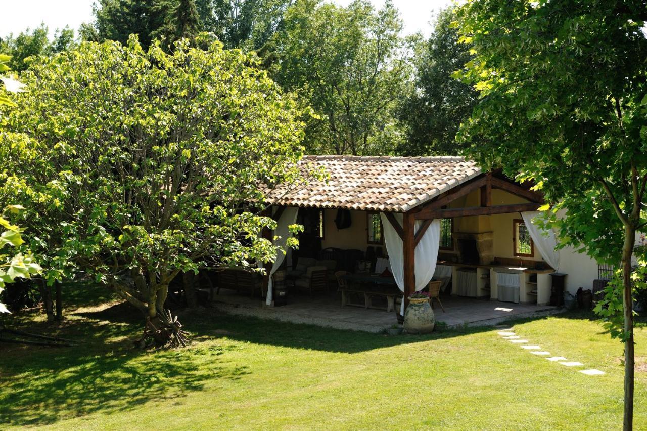 Chambres D'Hotes Domaine Des Machottes Grans Exterior photo